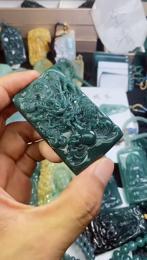 翡翠未镶嵌颈饰