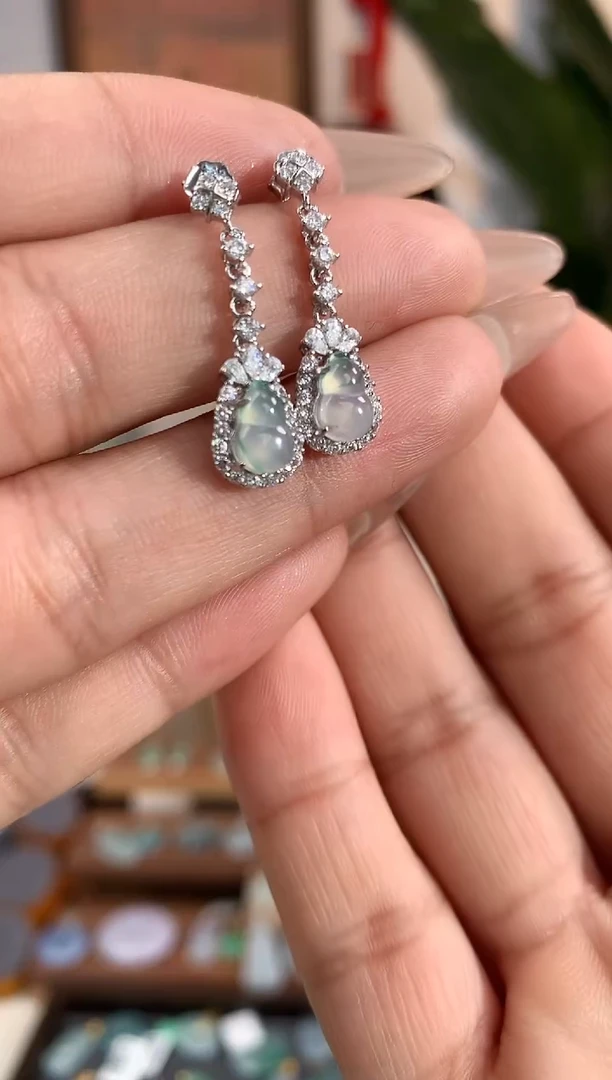 【闪购商品】翡翠耳钉银S925镶嵌葫芦