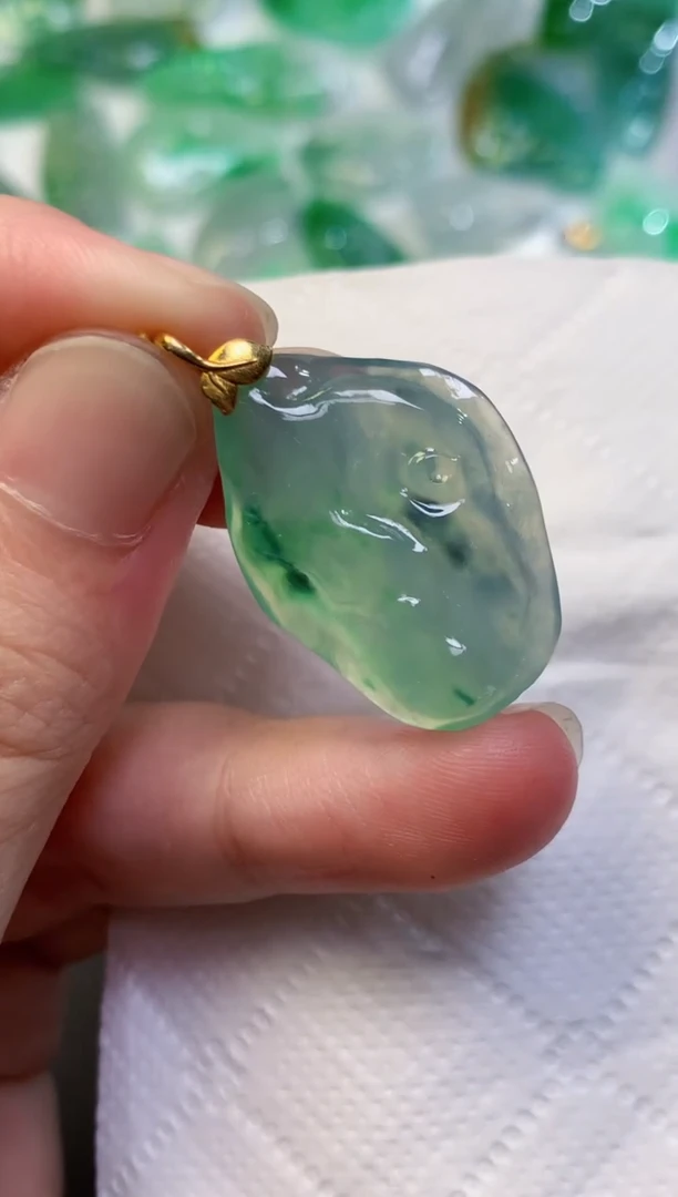 颈饰未镶嵌翡翠