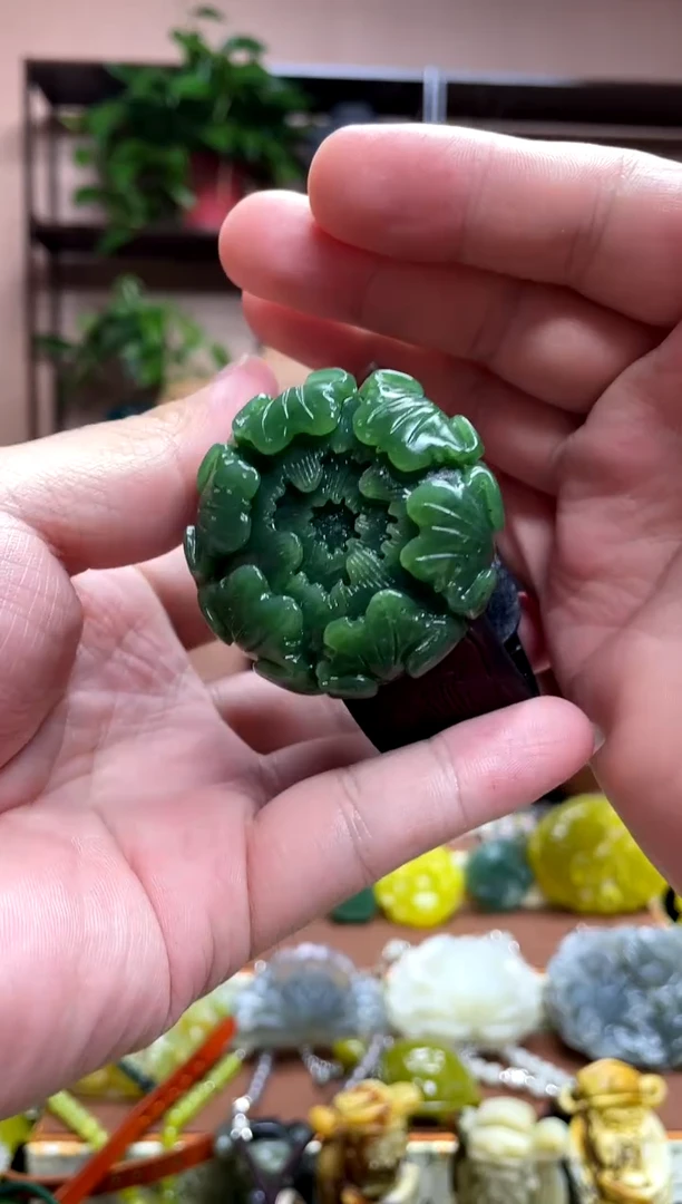 颈饰未镶嵌和田玉落**南·