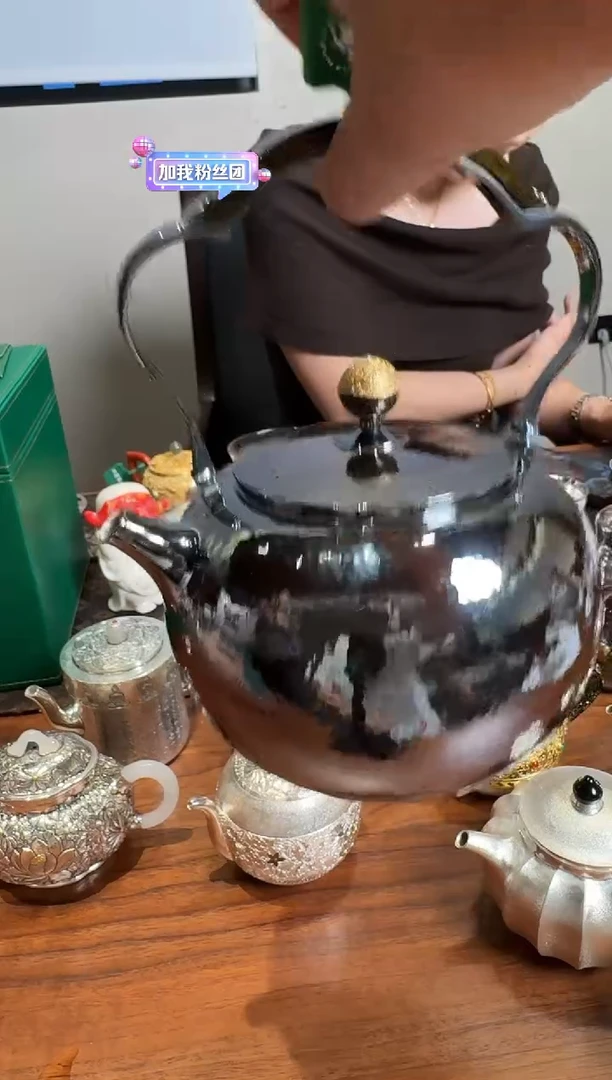 --咿***喲呆坐 整敲锤纹玄紫如意提梁壶