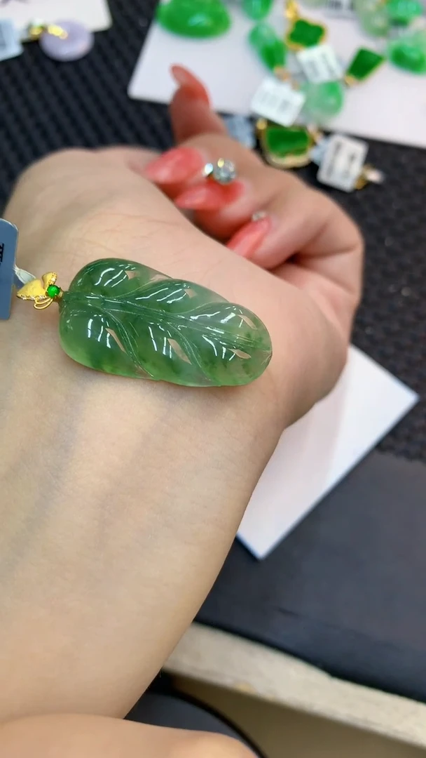 颈饰18K金镶嵌翡翠1