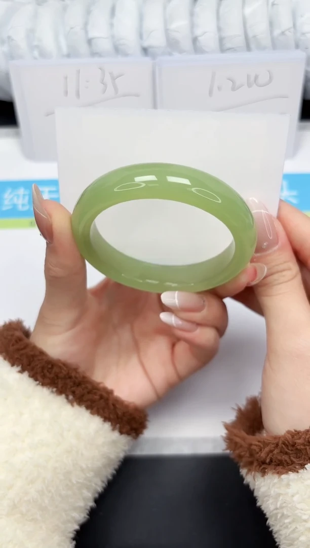 【闪购商品】石英质玉手镯未镶嵌216-55.5