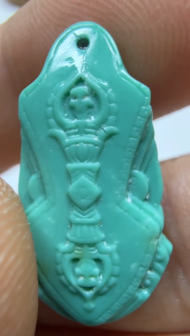 未镶嵌绿松石颈饰绿松石牌子