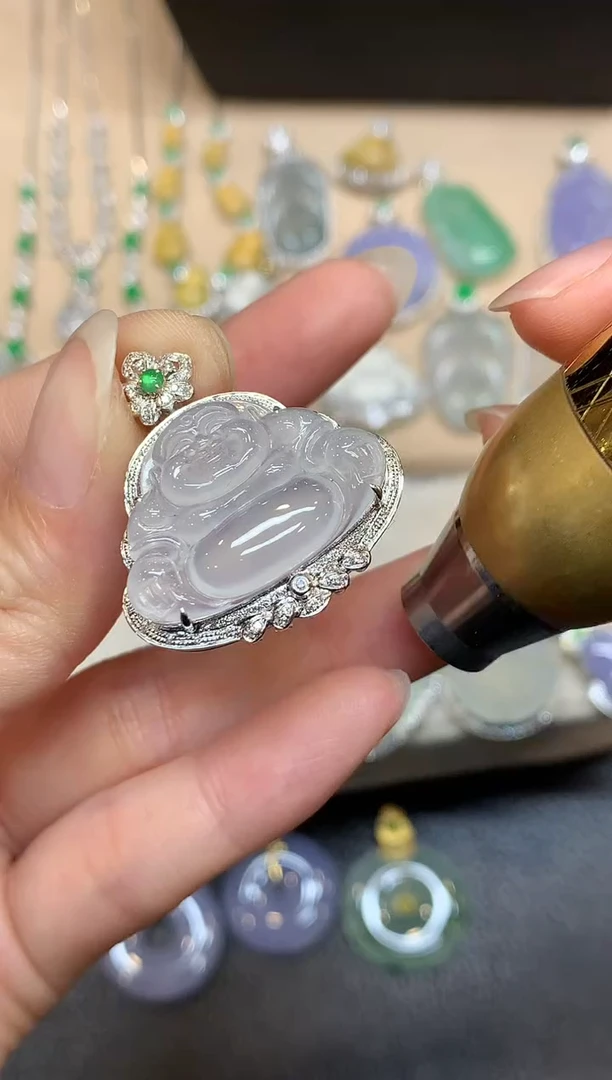 颈饰18K金镶嵌翡翠佛公【无服务费
