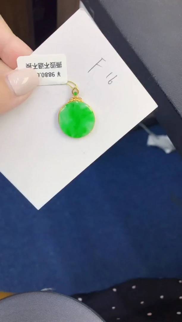 颈饰18K金镶嵌翡翠缅甸天然翡翠A货