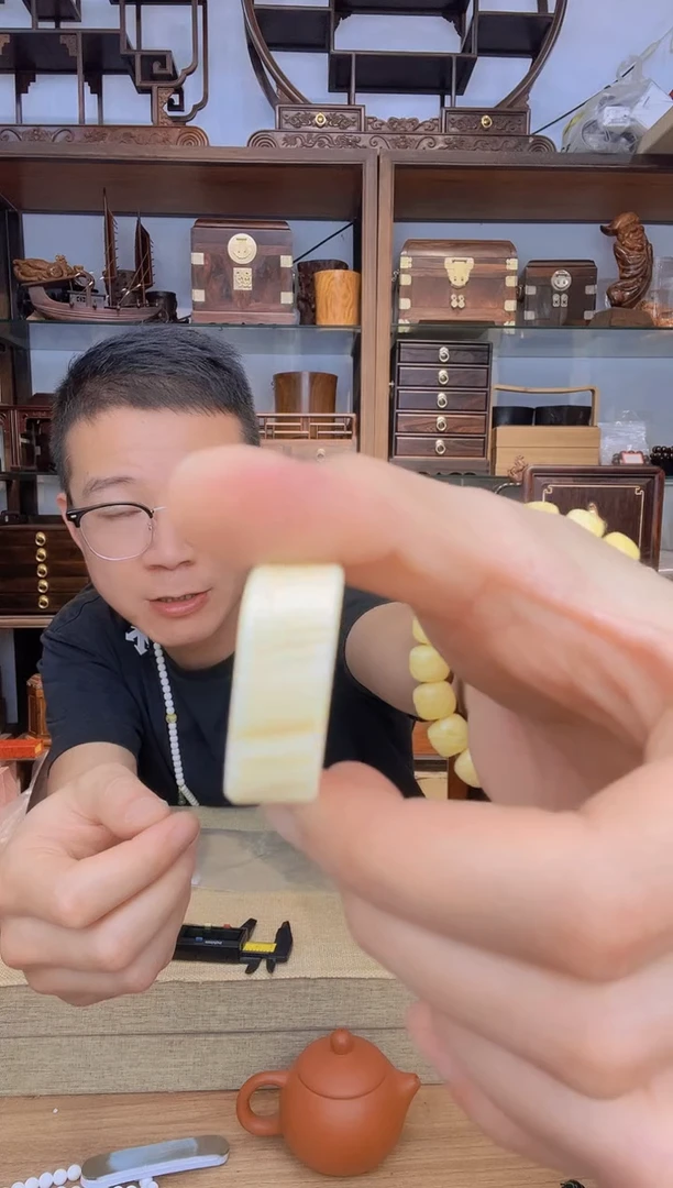 360一物一拍  带皮扣子18克
