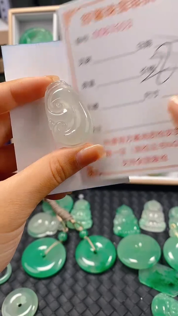 石英岩玉未镶嵌颈饰7653