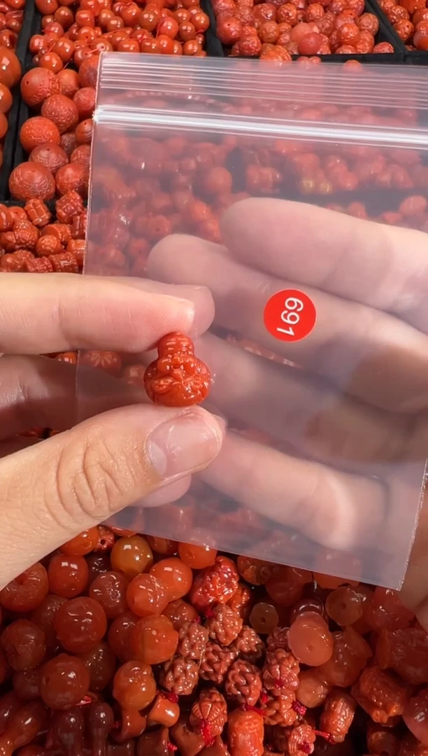 南红玛瑙未镶嵌颈饰1