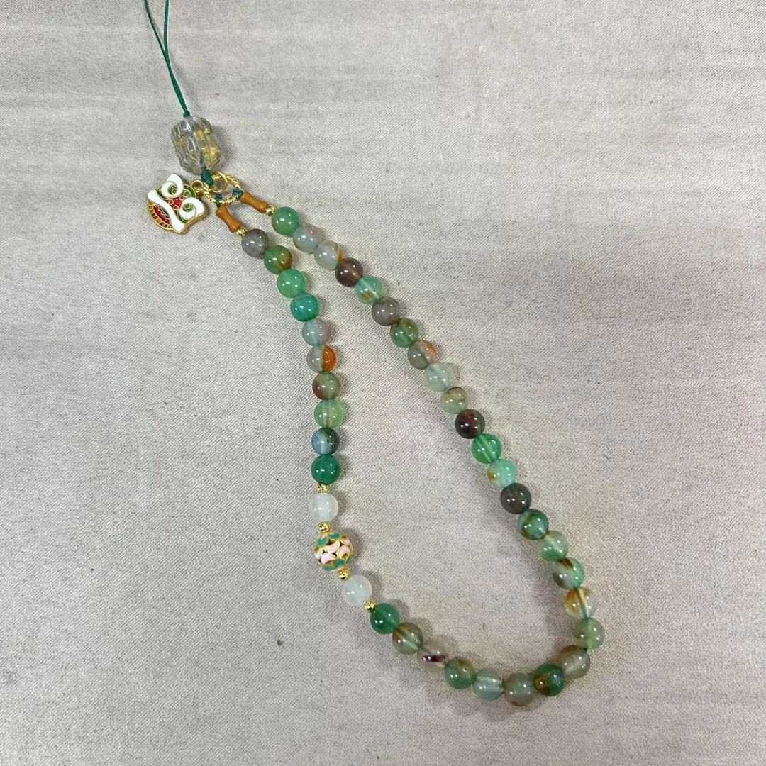 绿玛瑙醒狮牌手机链一条（配饰多样性）