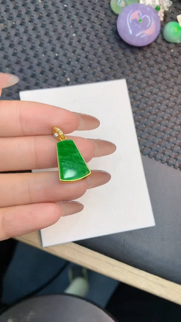 颈饰未镶嵌翡翠1