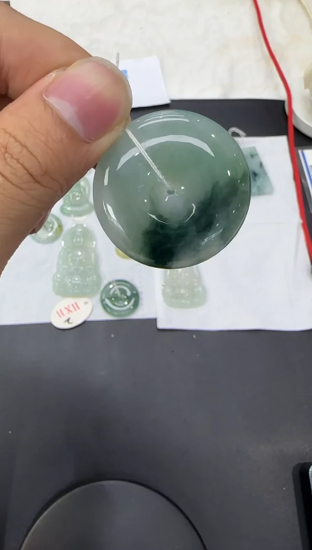 颈饰未镶嵌翡翠天然翡翠A货孤品一件