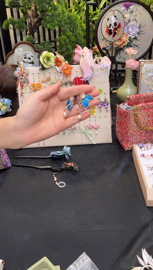 织绣话****烦非遗苏绣饰品