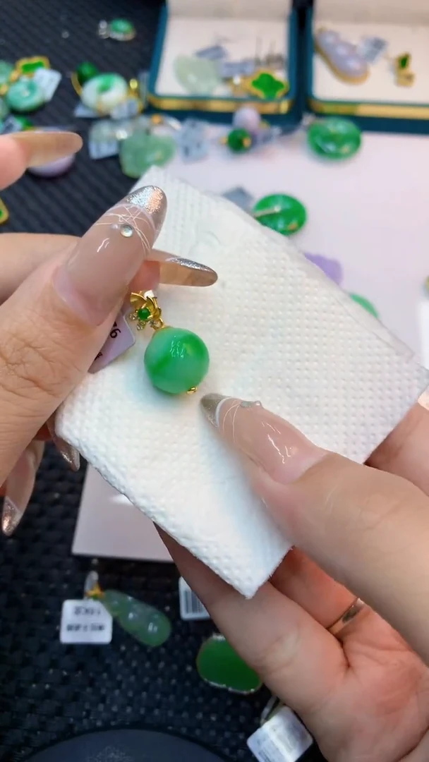 颈饰未镶嵌翡翠1