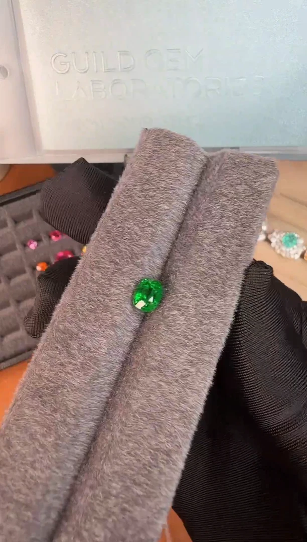 未镶嵌卡扎尼绿沙弗莱定制石榴石1.82ct