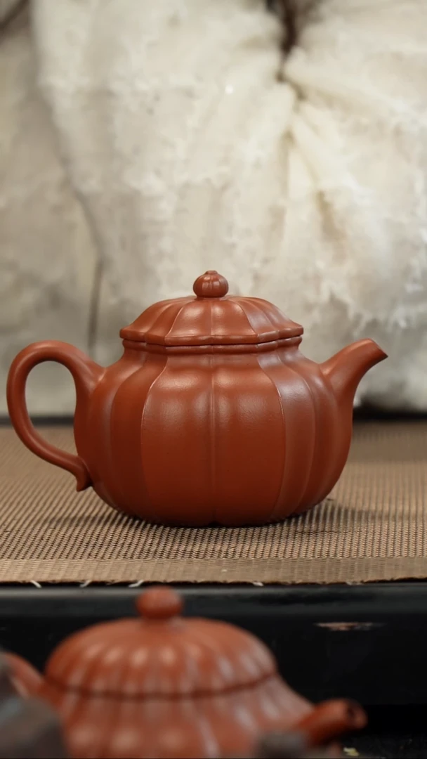 【闪购商品】紫砂茶壶生砂朱泥筋纹莲子