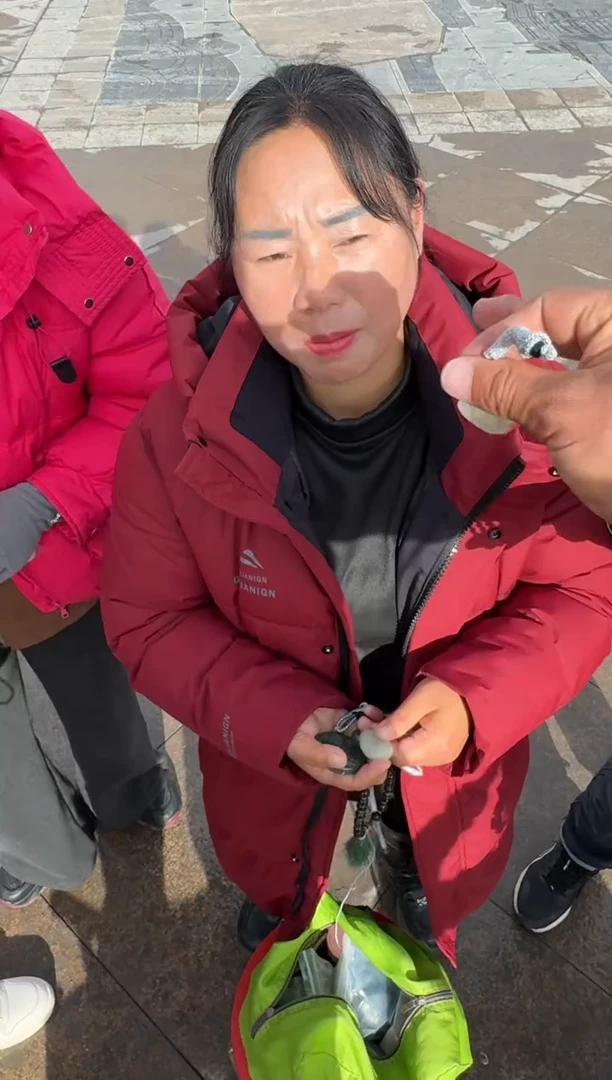 未镶嵌和田玉（糖玉）挂件和田玉