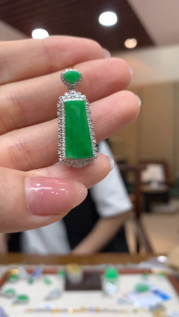 吊坠(不含链)18K金镶嵌翡翠无事牌