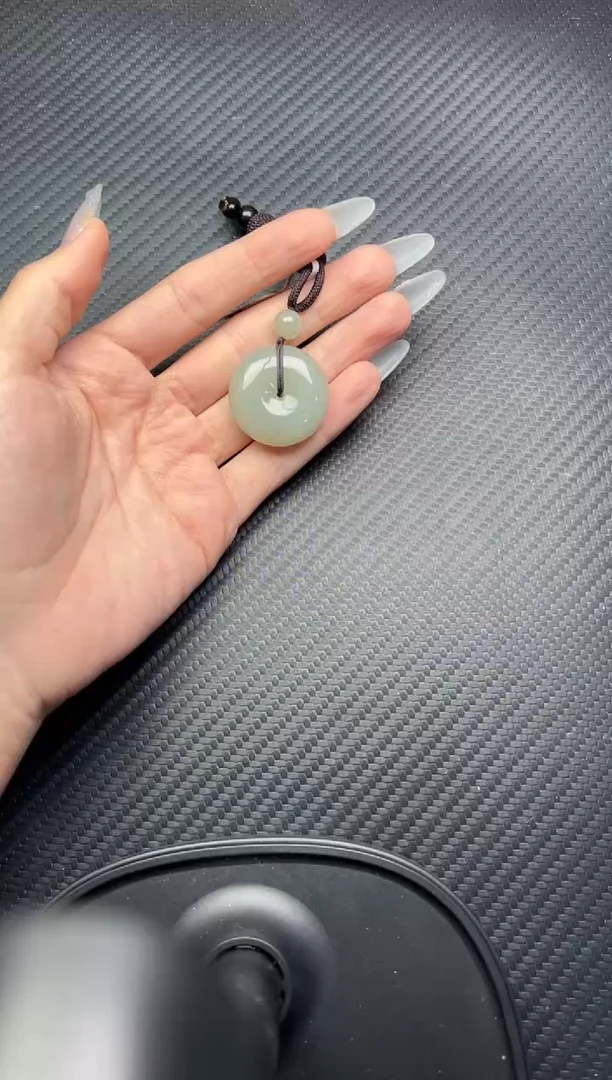 吊坠(赠链)未镶嵌和田玉且末微色差近矿平安扣