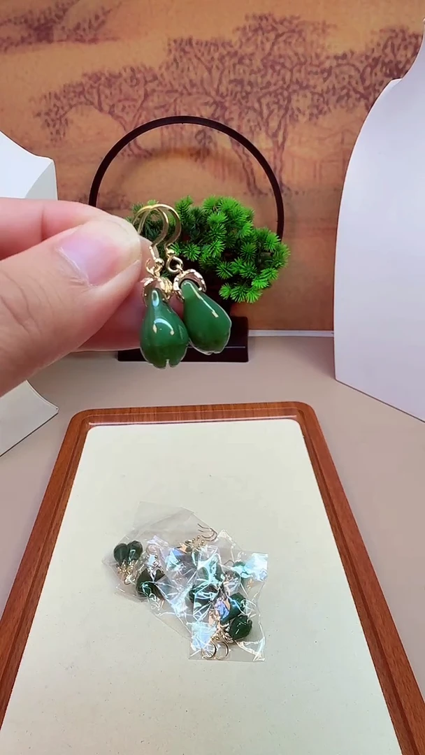 颈饰14K金镶嵌和田玉E93