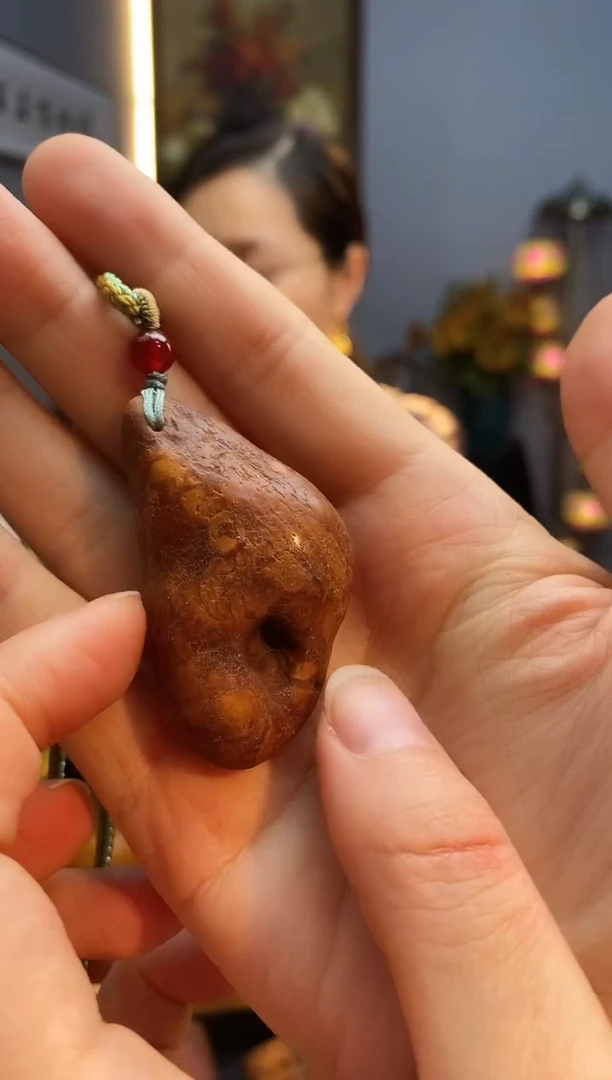 琥珀颈饰未镶嵌挂件