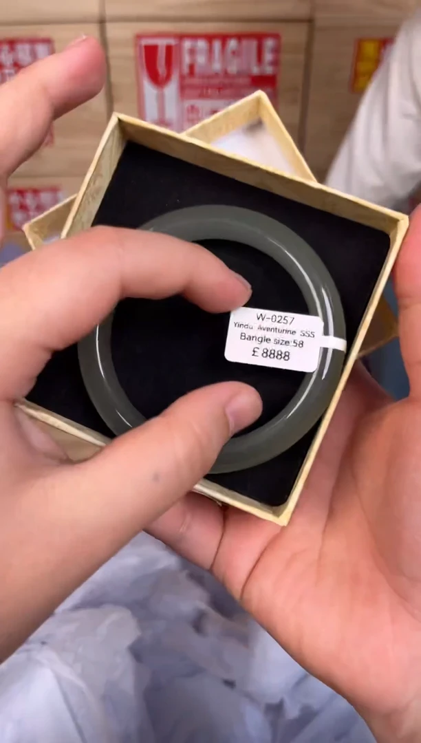 未镶嵌手镯石英质玉编码W-0257