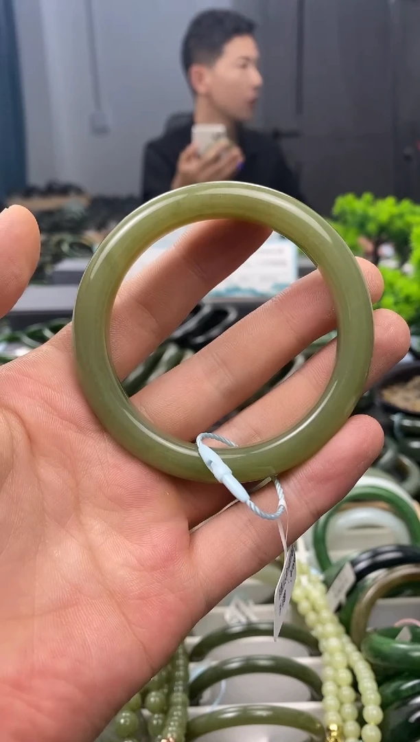 未镶嵌手镯和田玉56.7
