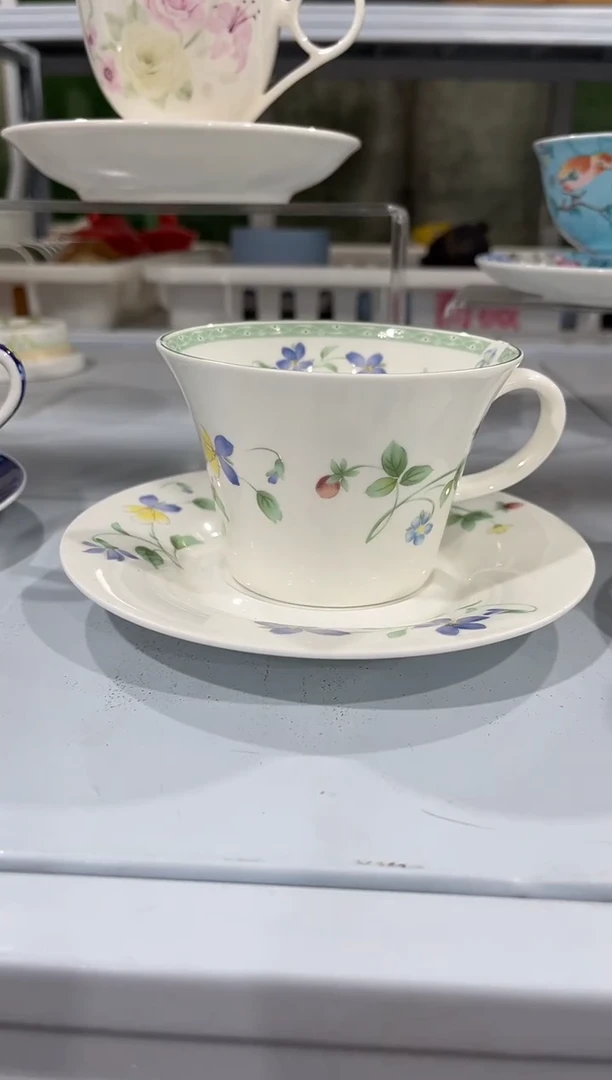 杯子骨瓷（简装）花环咖啡杯碟一套+小勺