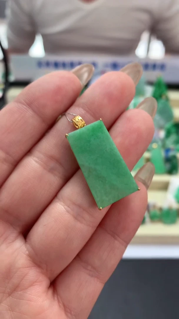 【闪购商品】翡翠吊坠(不含链)18K金镶嵌挂件