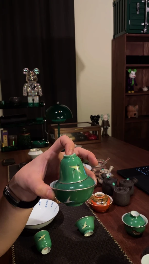 宇****?包银绿色飞鹤盖碗加小杯..
