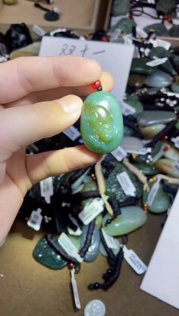 颈饰未镶嵌和田玉1