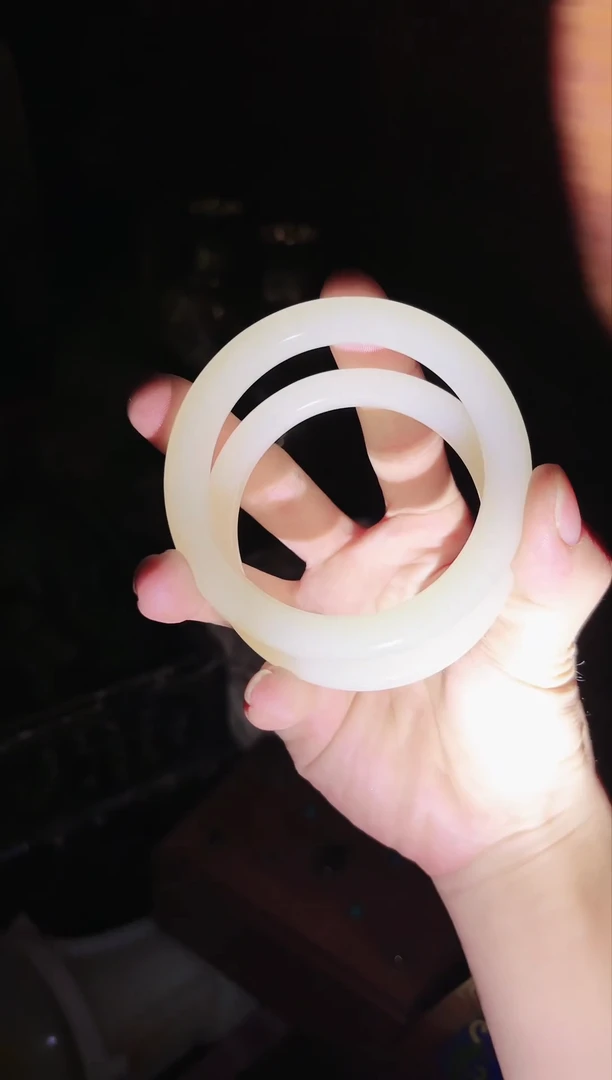 和田玉手镯未镶嵌和田玉扁条手镯一对