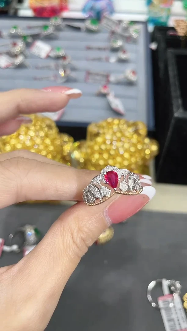 戒指18K金镶嵌红宝石戒指