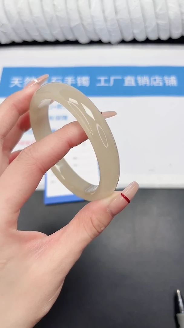 未镶嵌手镯石英质玉37-59.6OF