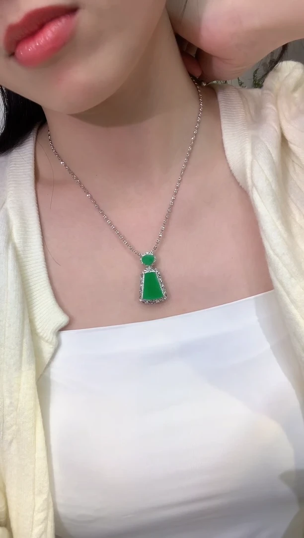 吊坠(不含链)18K金镶嵌翡翠冬日珠宝E2