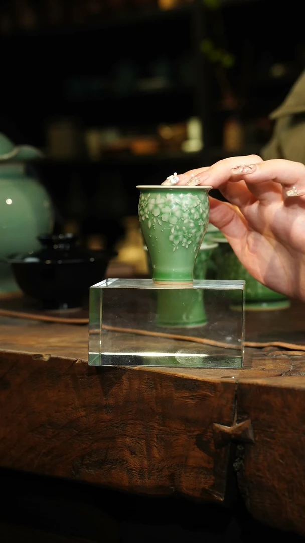 【闪购商品】瓷片李斌 梅子青繁花小蛮腰