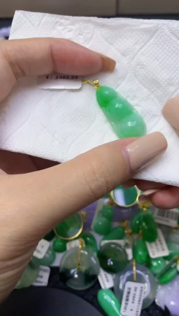 颈饰18K金镶嵌翡翠天然缅甸翡翠A货