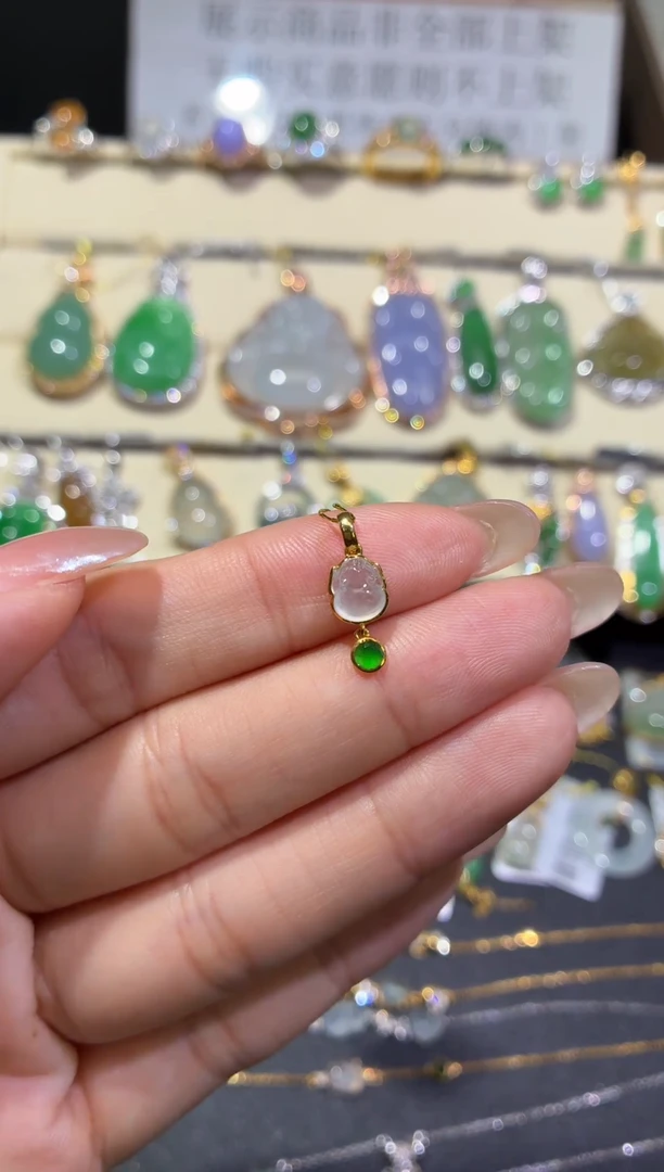 翡翠18K金镶嵌颈饰天然翡翠A货