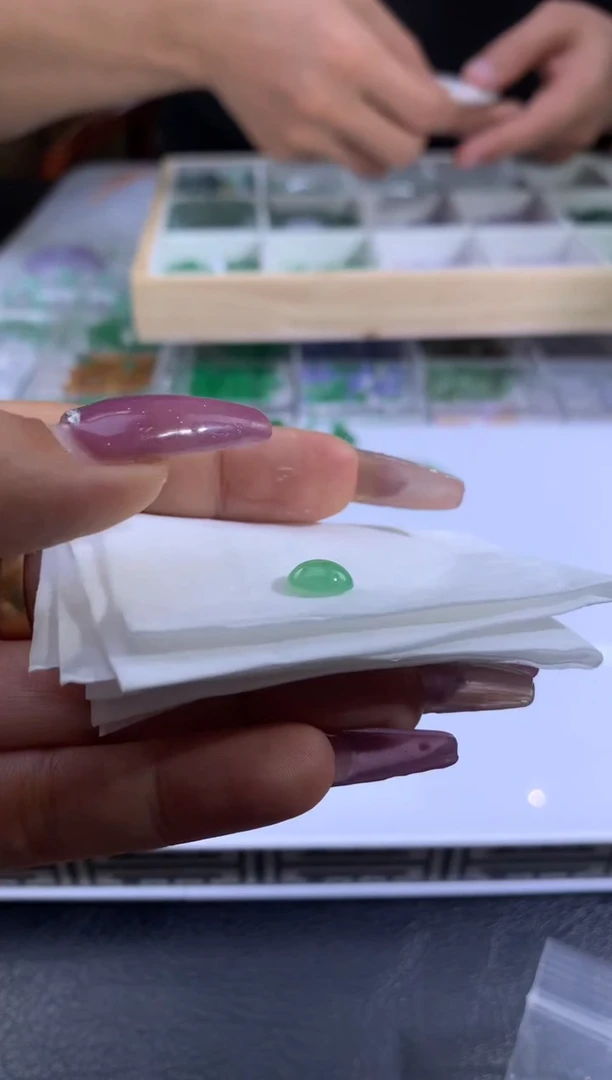 裸石翡翠C****_翡翠