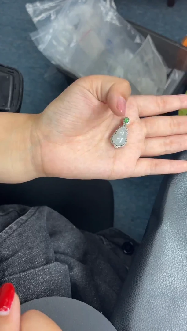 颈饰银S925镶嵌翡翠吊坠