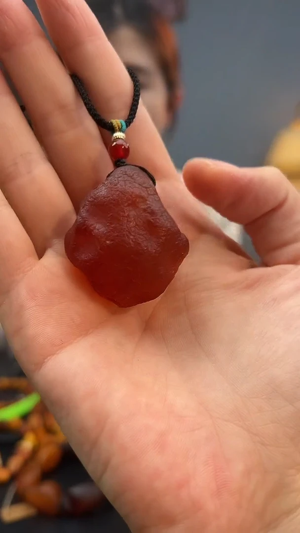 未镶嵌颈饰琥珀吊坠