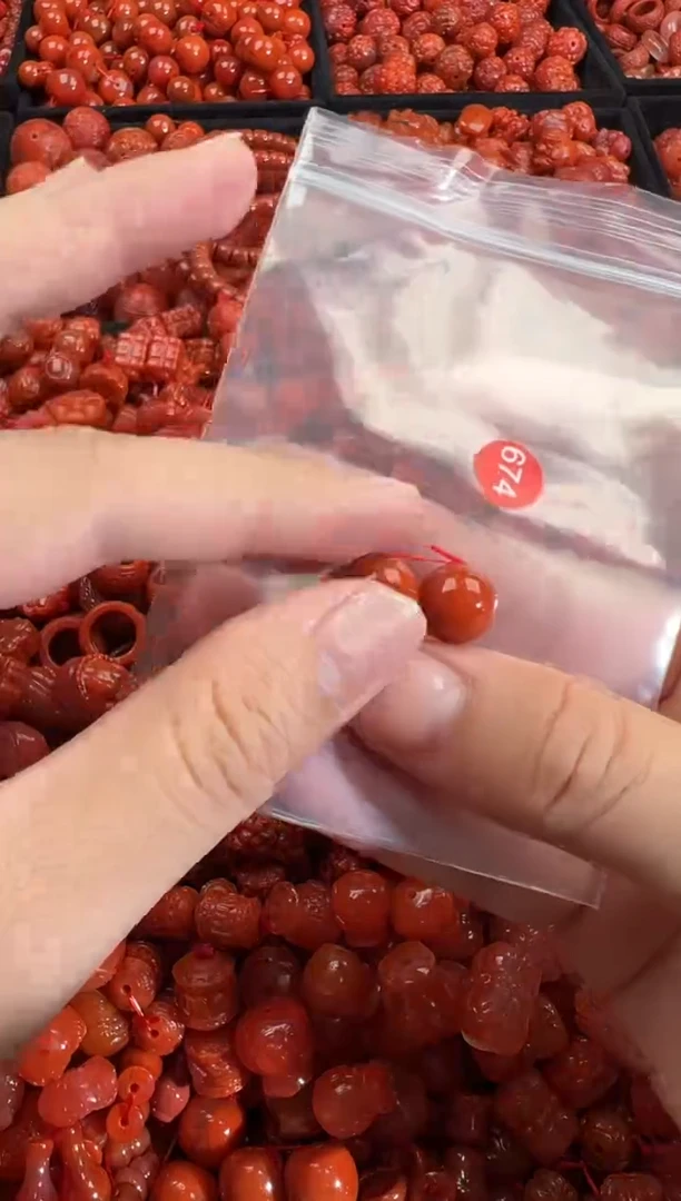 南红玛瑙未镶嵌颈饰1