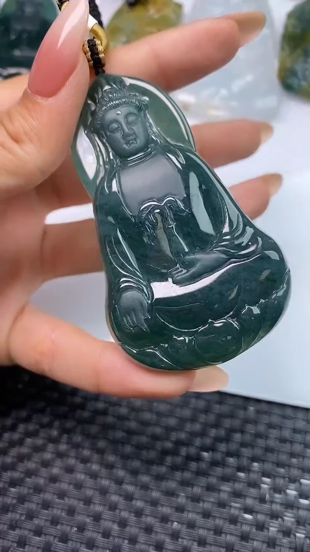 颈饰未镶嵌翡翠