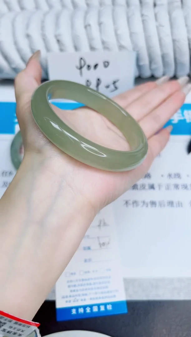 未镶嵌手镯石英质玉93/60.2