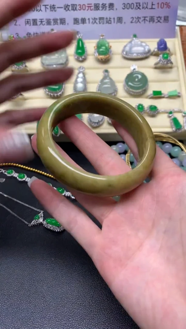 【闪购商品】翡翠手镯未镶嵌手镯|650+65