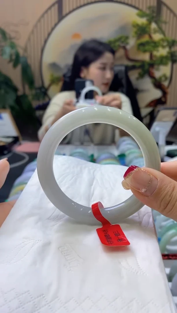 【闪购商品】翡翠手镯未镶嵌99903398