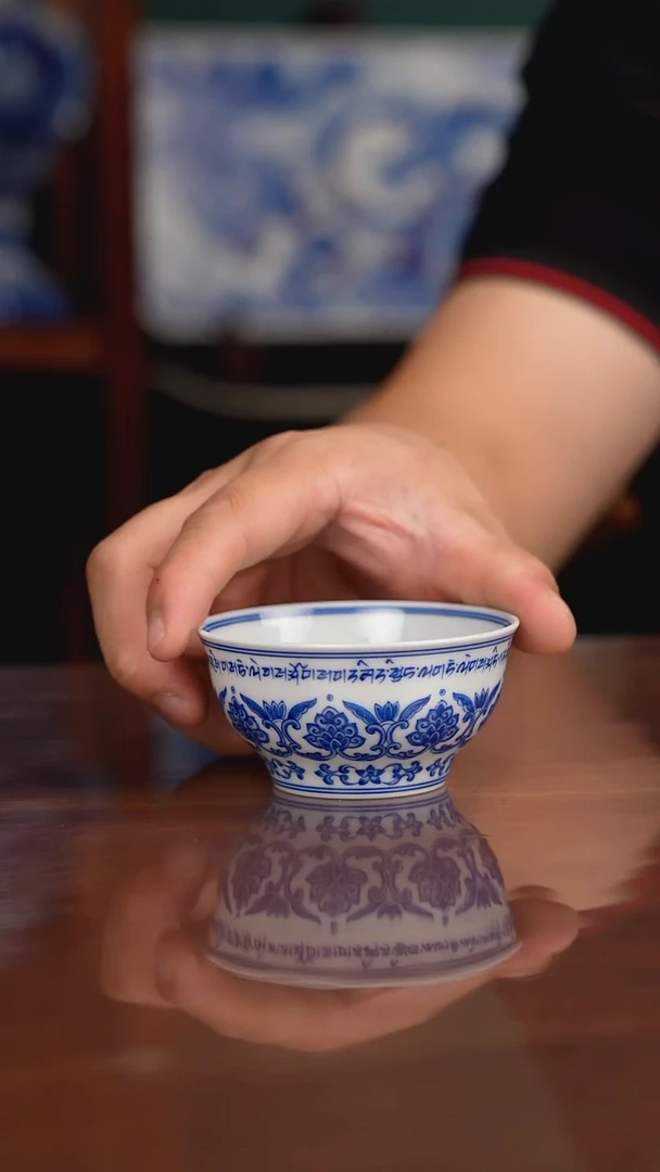 晓月窑青花并蒂莲主人杯