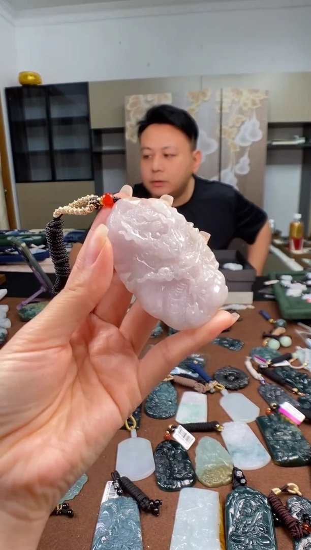颈饰未镶嵌翡翠 多样性发其一