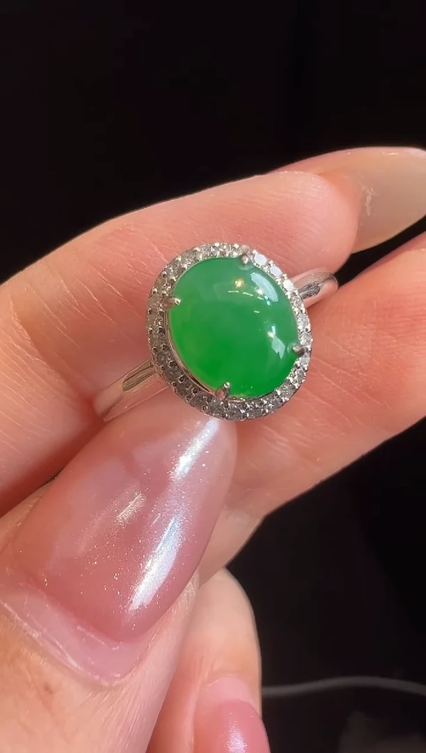 18K金镶嵌戒指翡翠戒指