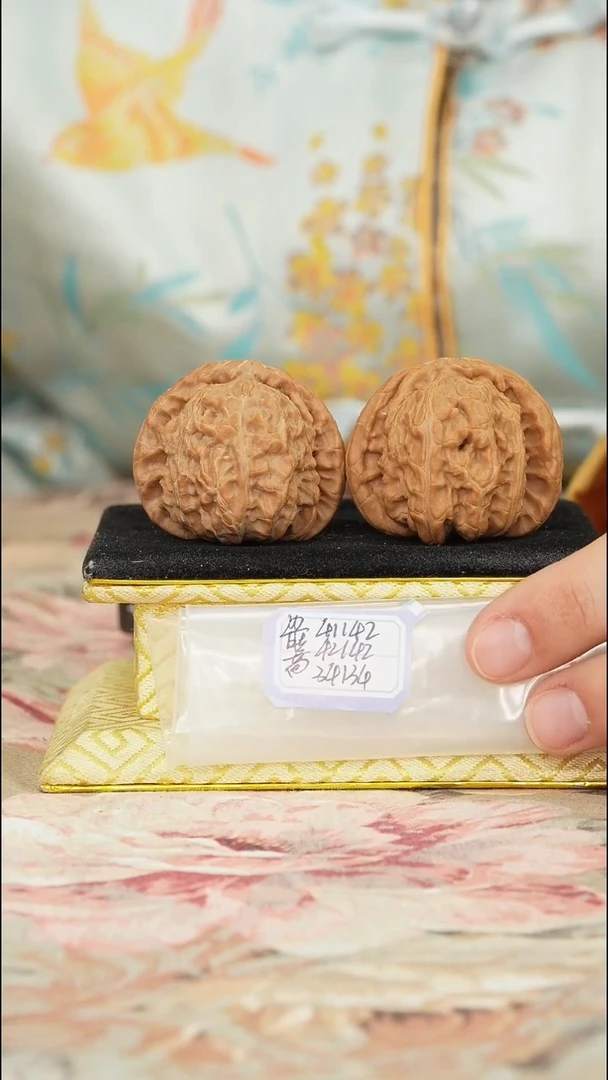 【闪购商品】文玩核桃把件白狮子